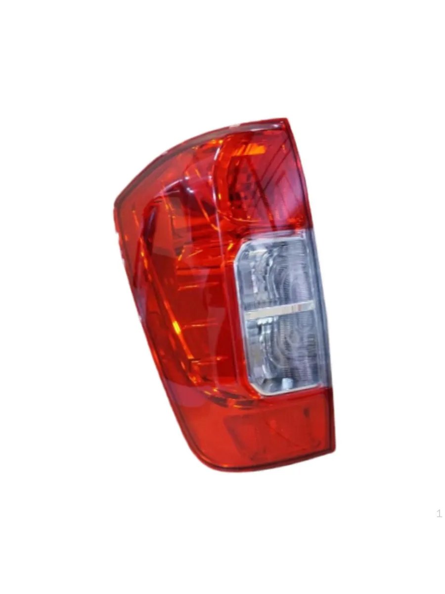 Foco trasero sedán derecho Nissan Navara 2015