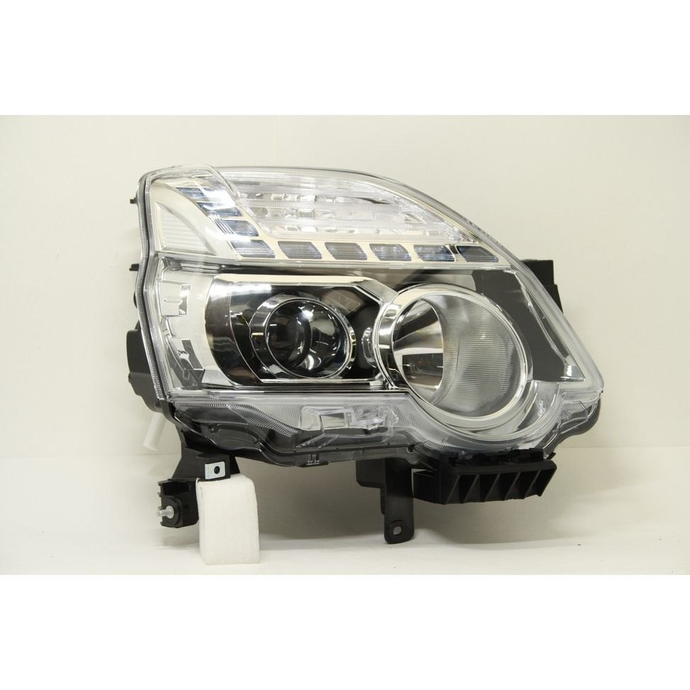 Foco trasero exterior derecho Nissan X-Trail 2023