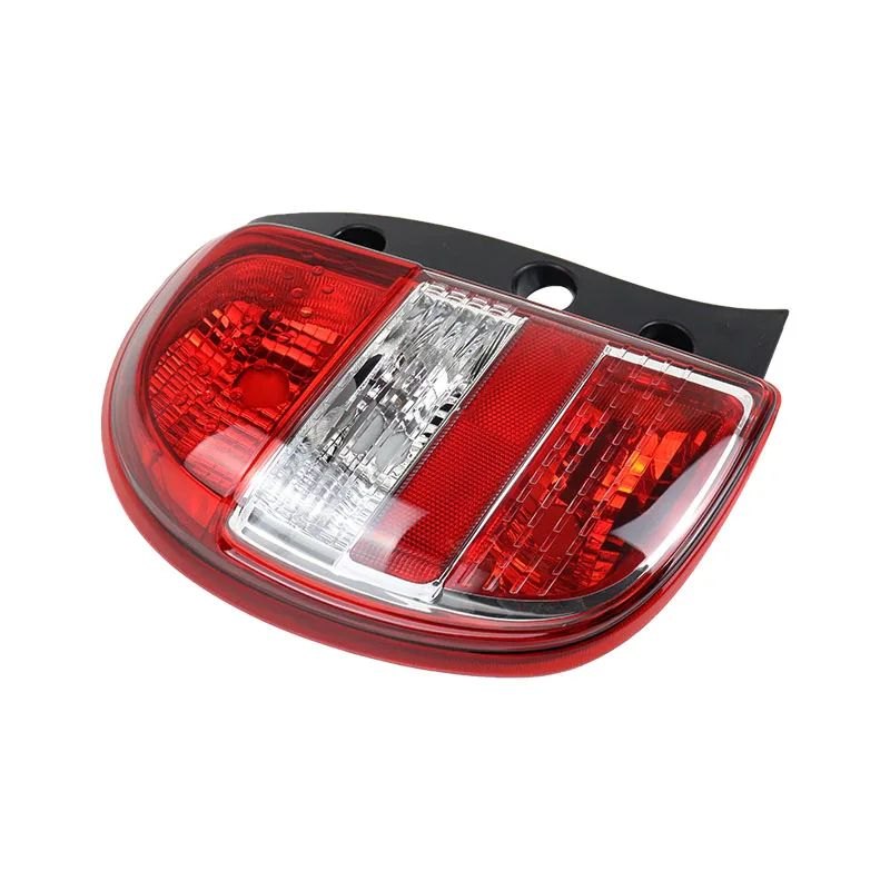 Foco trasero derecho Nissan March 2019